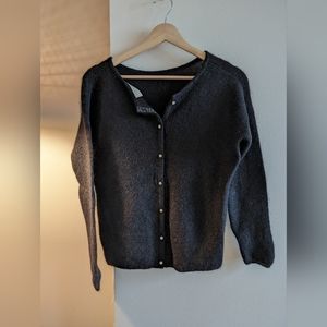 Like new Sezane Gaspard jumper in black